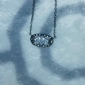 Black Kendra Scott necklace